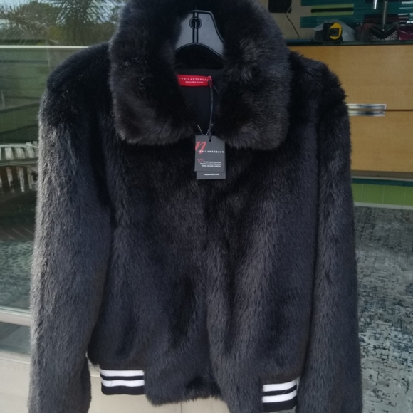 n: PHILANTHROPY - Picture 6 of 6